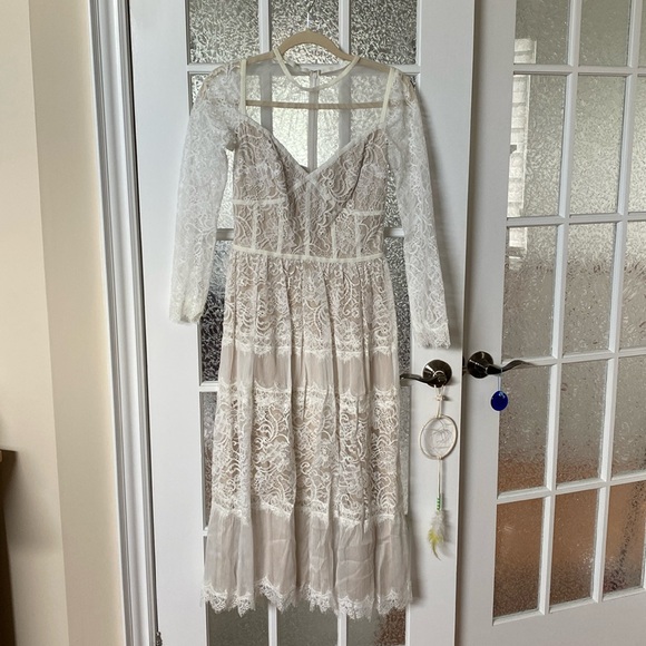 Tadashi Shoji - Tatiana Long-sleeve Tea-length Lace Dress - Picture 4 of 10